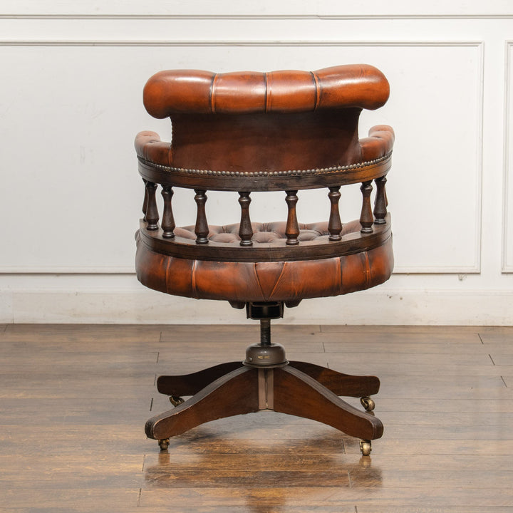 堂々とした貫禄のある英国伝統様式 チェスターフィールド キャプテンチェア