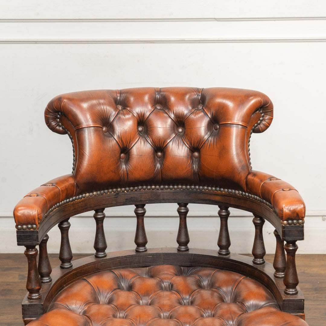 堂々とした貫禄のある英国伝統様式 チェスターフィールド キャプテンチェア