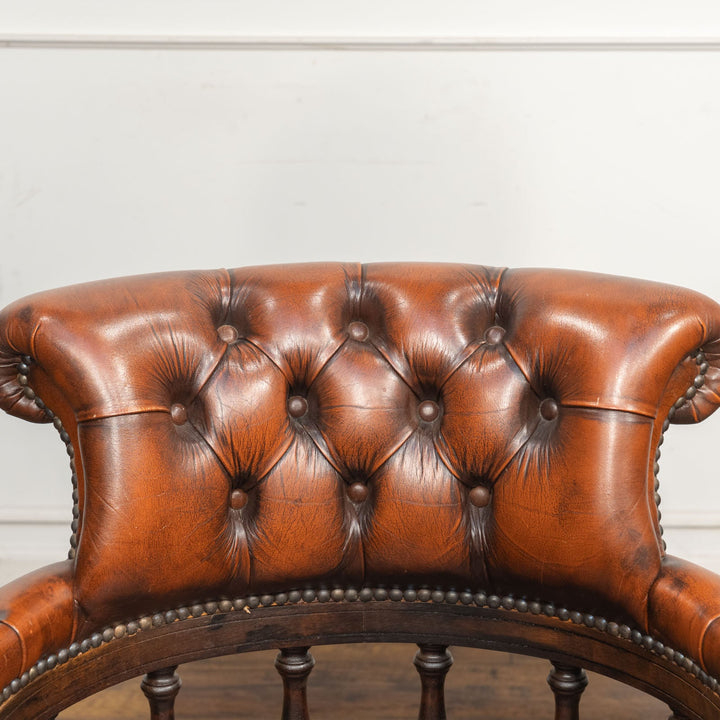 堂々とした貫禄のある英国伝統様式 チェスターフィールド キャプテンチェア