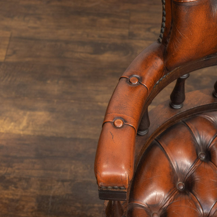 堂々とした貫禄のある英国伝統様式 チェスターフィールド キャプテンチェア