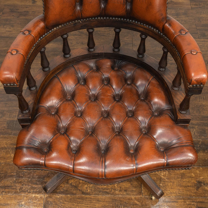 堂々とした貫禄のある英国伝統様式 チェスターフィールド キャプテンチェア