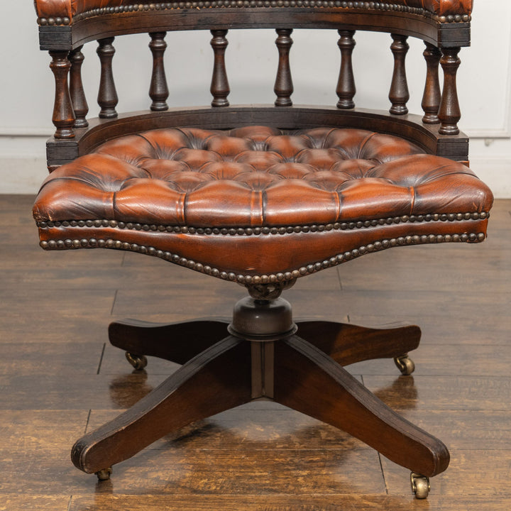 堂々とした貫禄のある英国伝統様式 チェスターフィールド キャプテンチェア