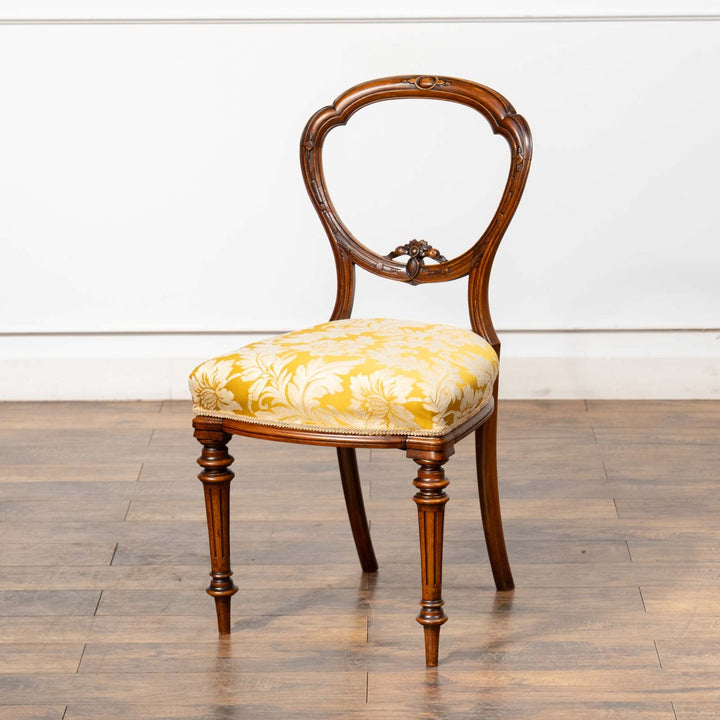 華やかな張地にフルーティングの脚が上品 ヴィクトリアン バルーンバックチェア /23L-1[m]