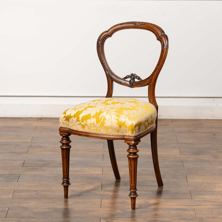 華やかな張地にフルーティングの脚が上品 ヴィクトリアン バルーンバックチェア /23L-3[m]