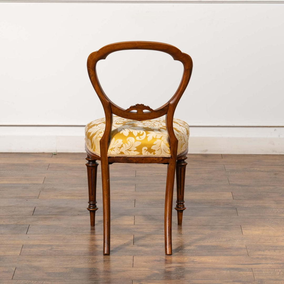 華やかな張地にフルーティングの脚が上品 ヴィクトリアン バルーンバックチェア /23L-6[m]