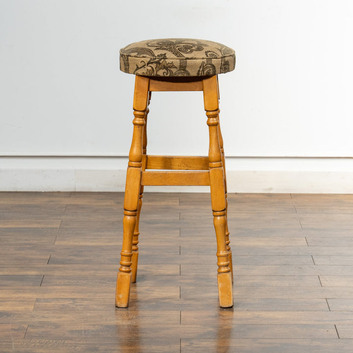 温かみのあるターニングレッグに上品な植物モチーフの座面が優雅 ビーチ バースツール /23L-3[m]