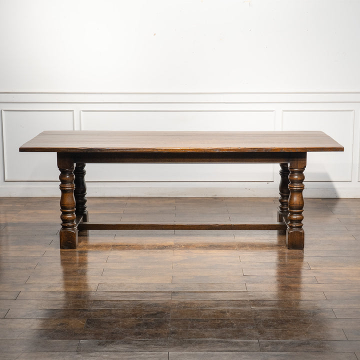 作業台や什器としても使える大きさ 大振りで存在感のある リフェクトリーテーブル /23L[m]