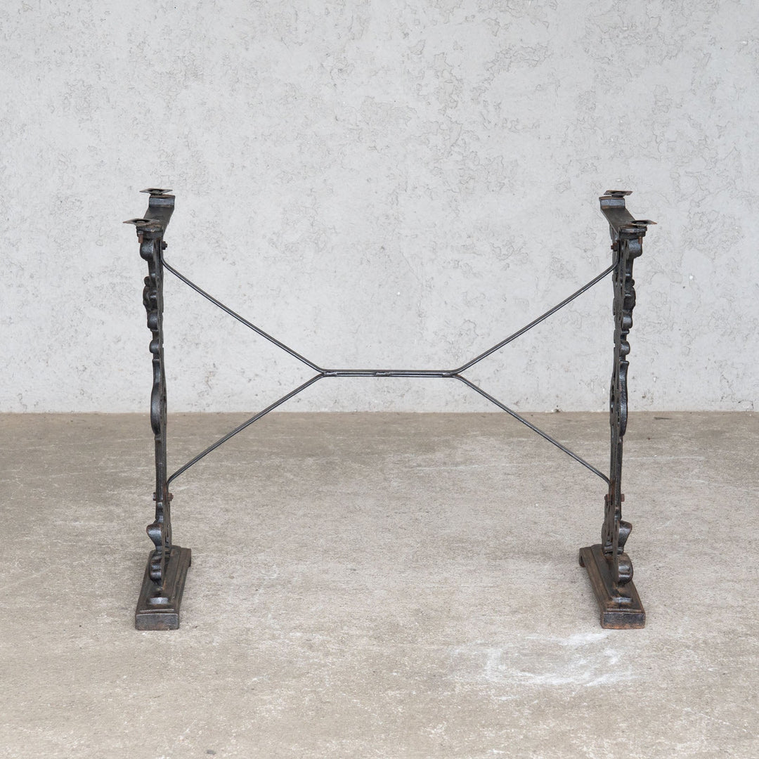 お好みの天板と組み合わせて素敵なテーブルに変身 アイアンレッグ テーブルベース /23L-C