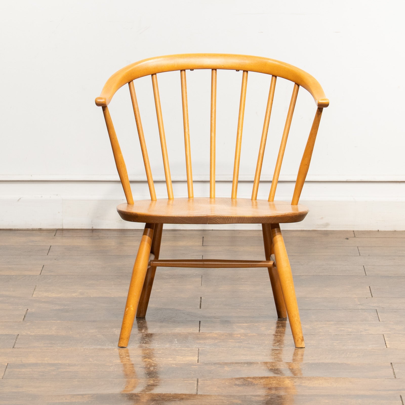 英国【ERCOL アーコール】ゆとりある座面で安定感抜群 ロータイプ