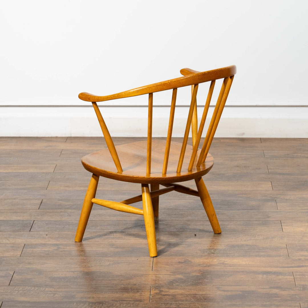 英国【ERCOL アーコール】ゆとりある座面で安定感抜群 ロータイプ スモーカーズチェア[m]