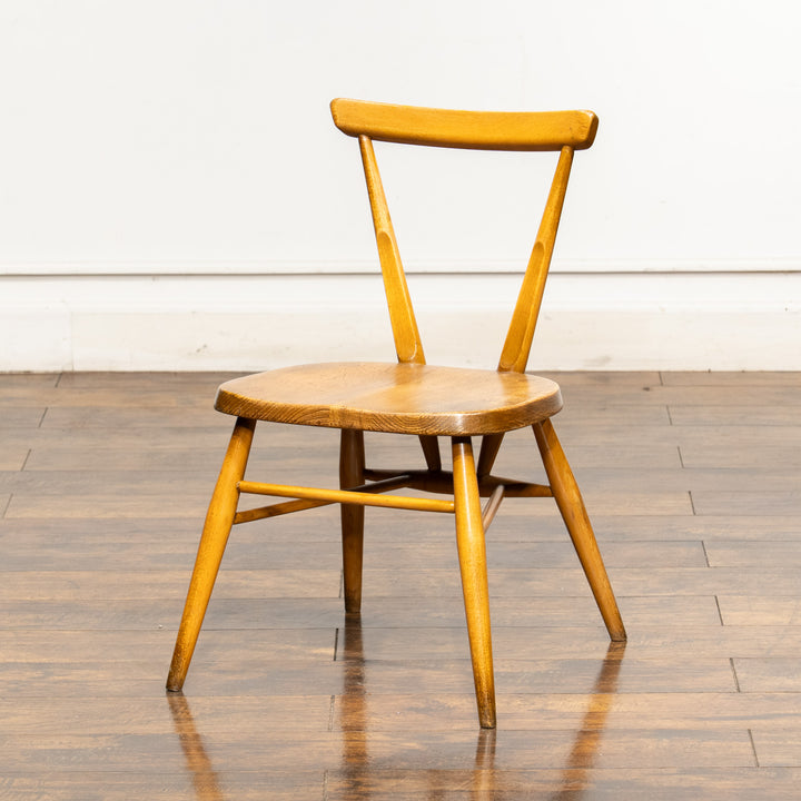 英国【ERCOL アーコール】丈夫でスタッキングもできる使い勝手の良さも魅力 チャイルドチェア /23K
