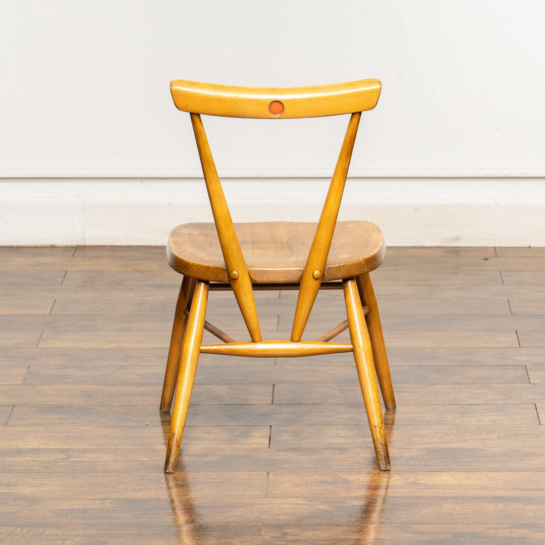 英国【ERCOL アーコール】丈夫でスタッキングもできる使い勝手の良さも魅力 チャイルドチェア /23K