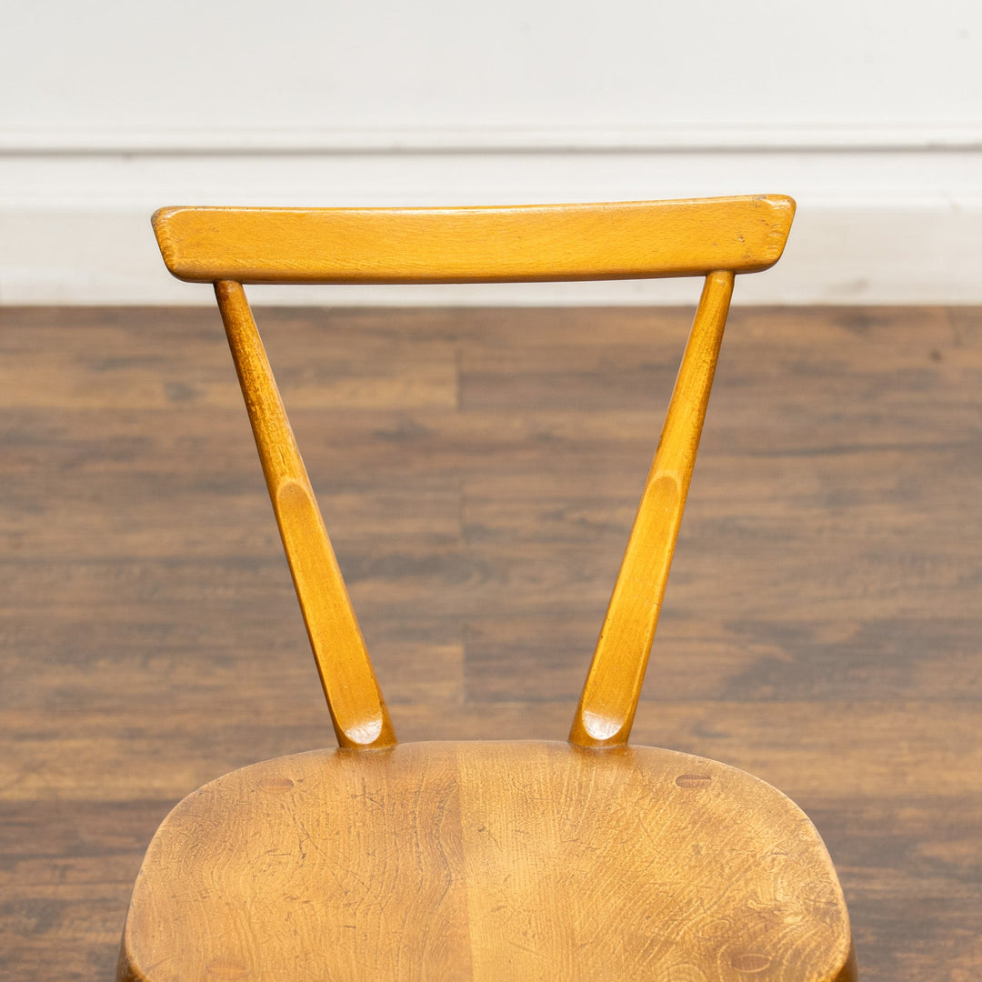 英国【ERCOL アーコール】丈夫でスタッキングもできる使い勝手の良さも魅力 チャイルドチェア /23K