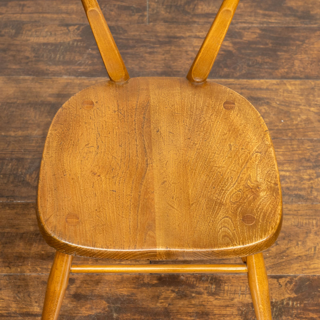 英国【ERCOL アーコール】丈夫でスタッキングもできる使い勝手の良さも魅力 チャイルドチェア /23K