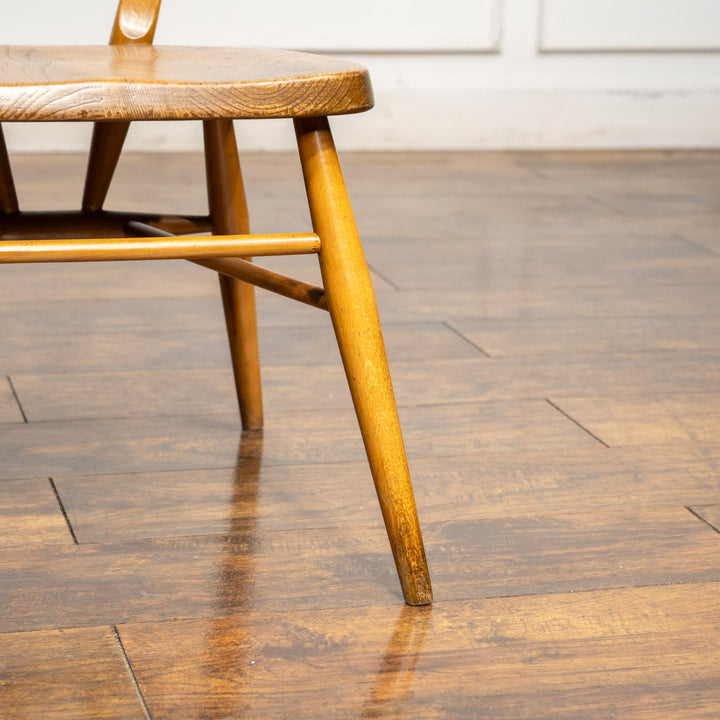 英国【ERCOL アーコール】丈夫でスタッキングもできる使い勝手の良さも魅力 チャイルドチェア /23K