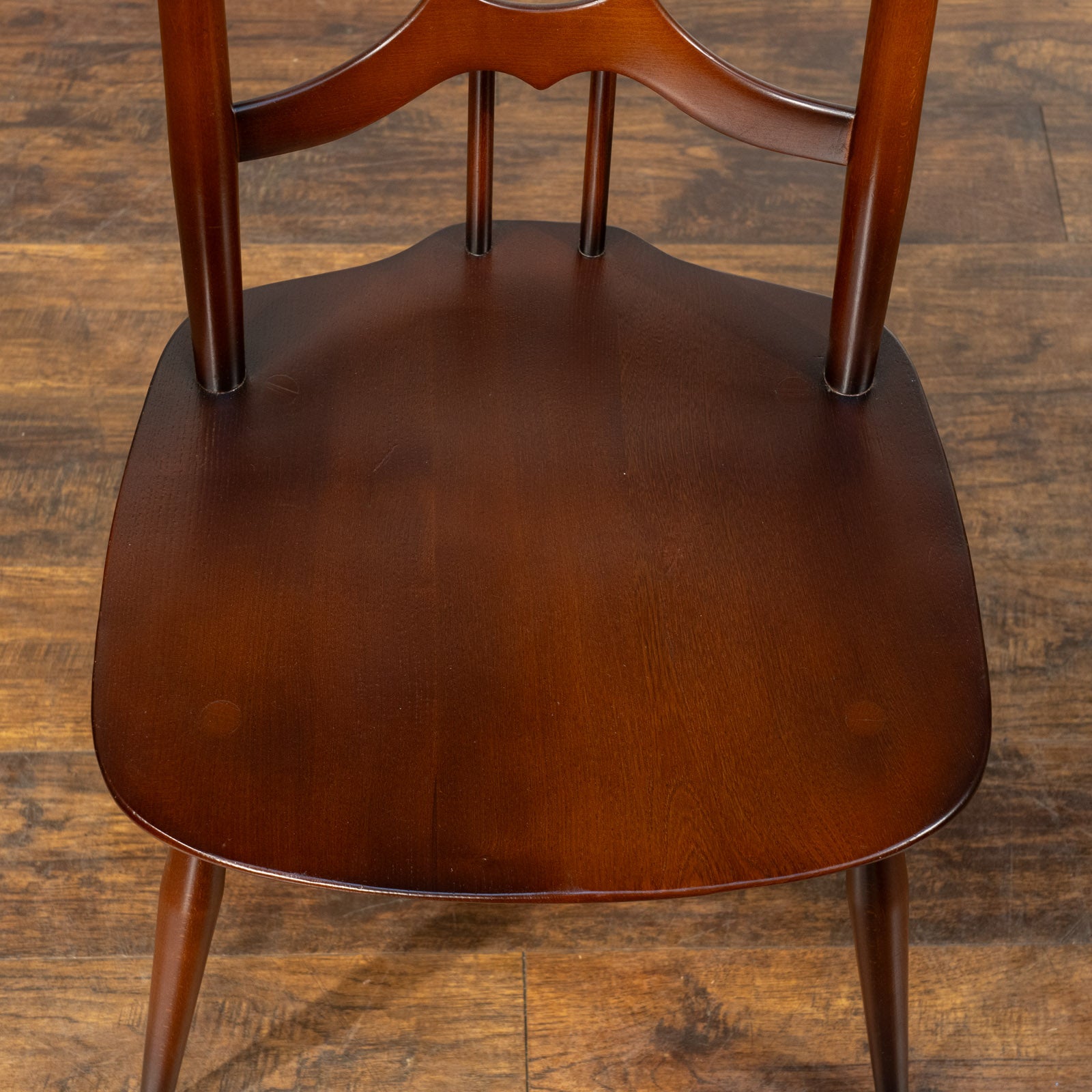 英国【ERCOL アーコール】背中をしっかり支えてくれる ラダーバック