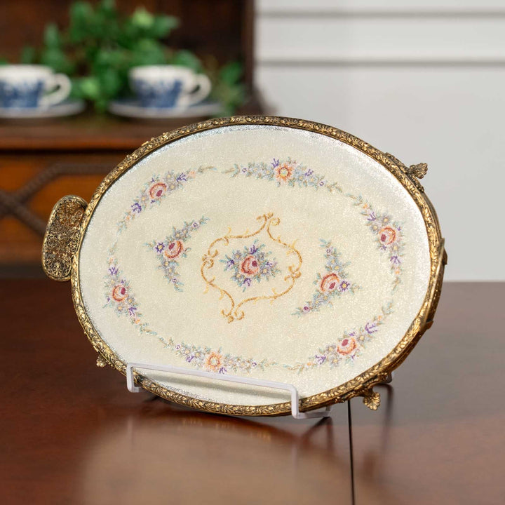 繊細な透かし装飾のフレームにプティポワンの刺繍が可憐 真鍮製 オーバル ドレッシングトレイ /23K[m]