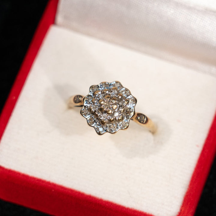 ボリュームのある華やかなデザインが上品 ダイアモンド クラスター アンティークリング /23K