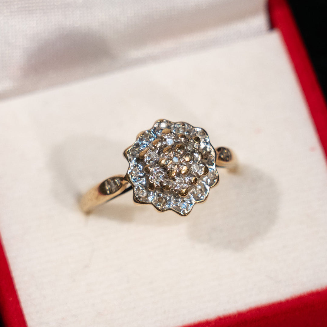 ボリュームのある華やかなデザインが上品 ダイアモンド クラスター アンティークリング /23K