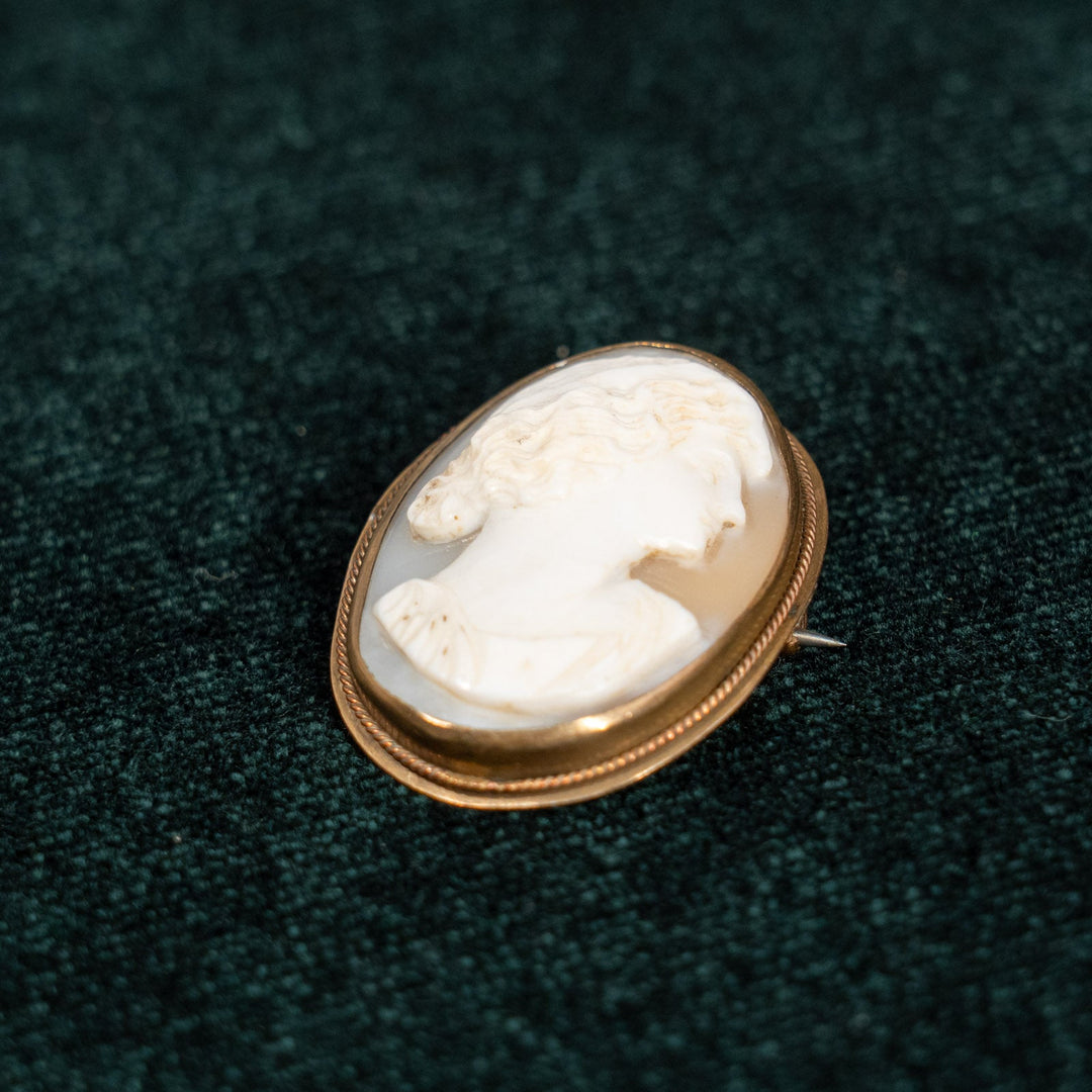優しい横顔が美しく刻まれた ヴィクトリアンスタイル カメオブローチ /23K
