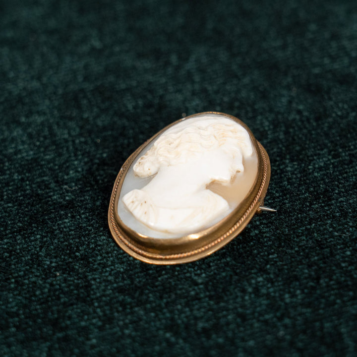 優しい横顔が美しく刻まれた ヴィクトリアンスタイル カメオブローチ /23K