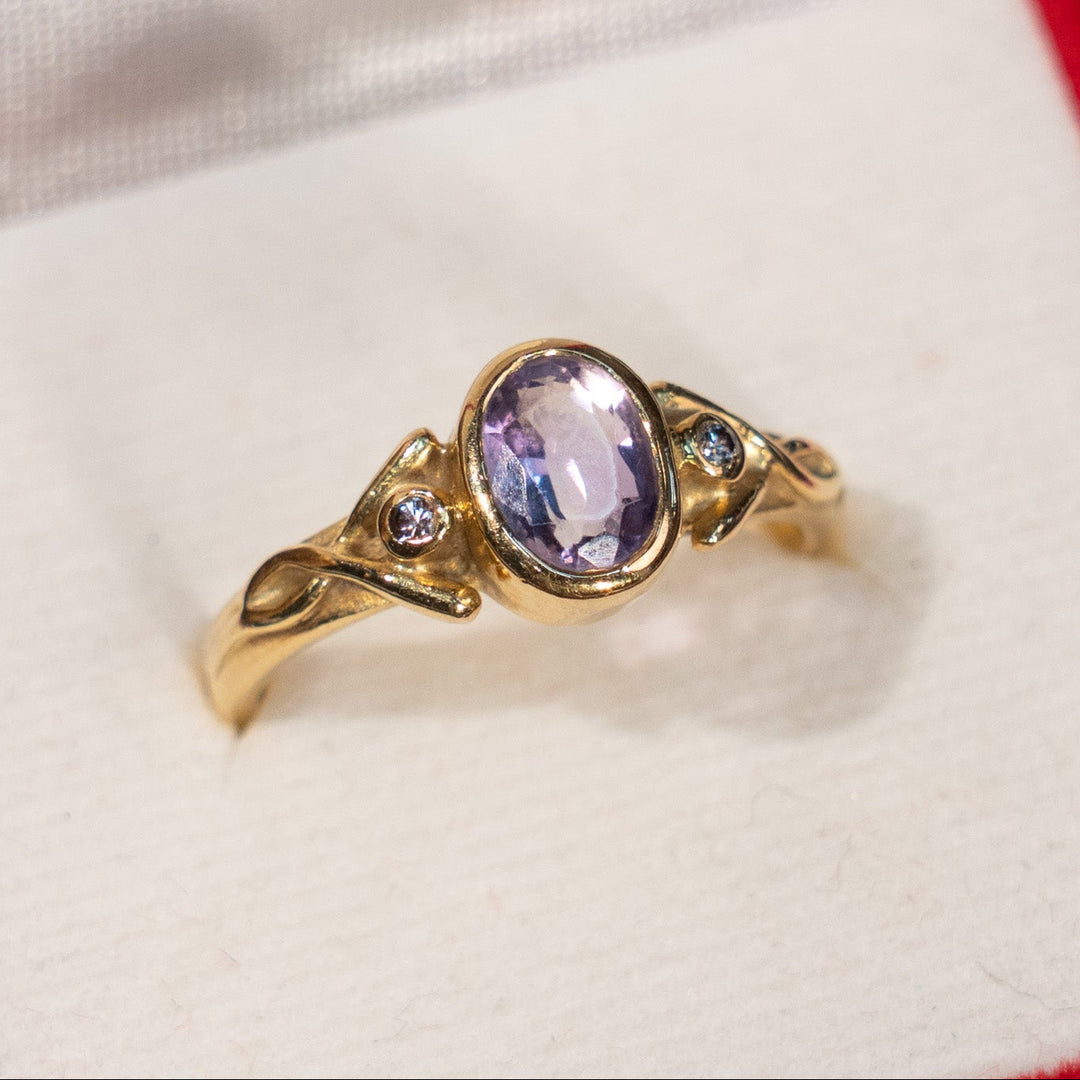 透明感のある大粒のアメジストが鮮やかに輝く アンティークリング /23K