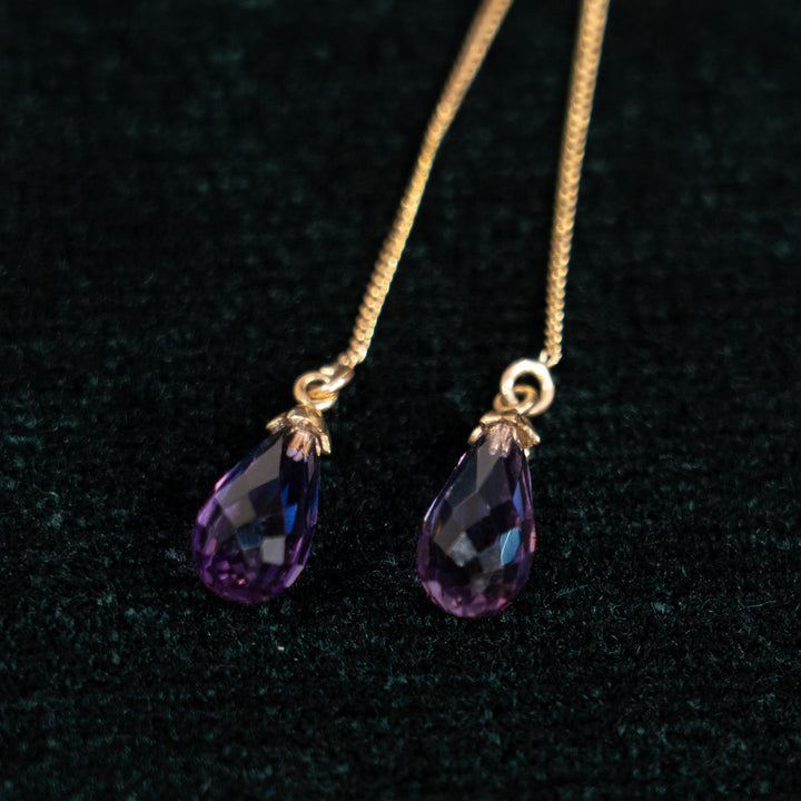 華やかなトップにしずく型のアメジストが揺れる ロングペンダント /23K