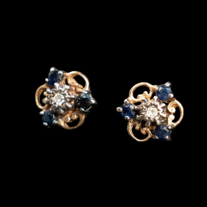 深みのある蒼玉が際立つ華やかなデザイン サファイア ピアス /23K