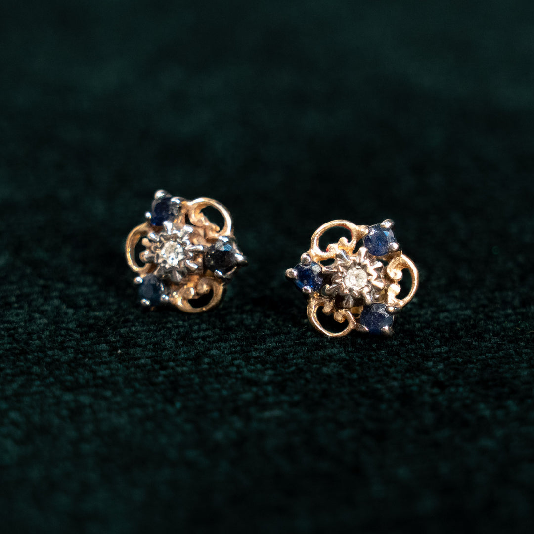 深みのある蒼玉が際立つ華やかなデザイン サファイア ピアス /23K