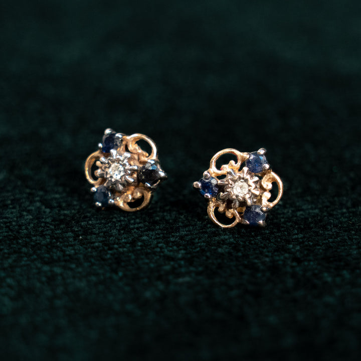 深みのある蒼玉が際立つ華やかなデザイン サファイア ピアス /23K