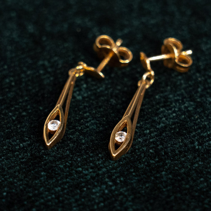 エレガントで洗練されたデザイン ドロップ ダングルピアス /23K