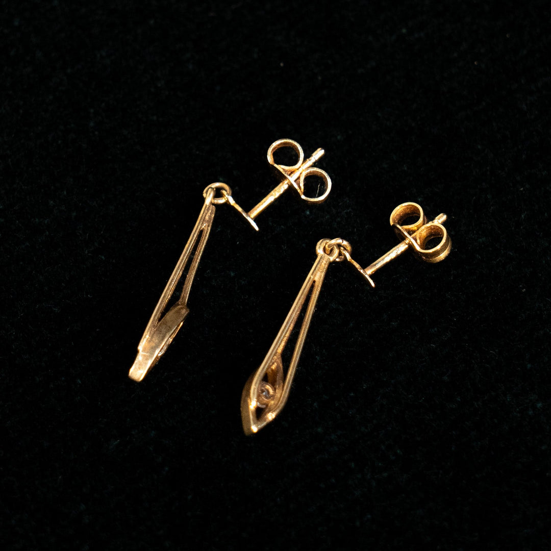 エレガントで洗練されたデザイン ドロップ ダングルピアス /23K