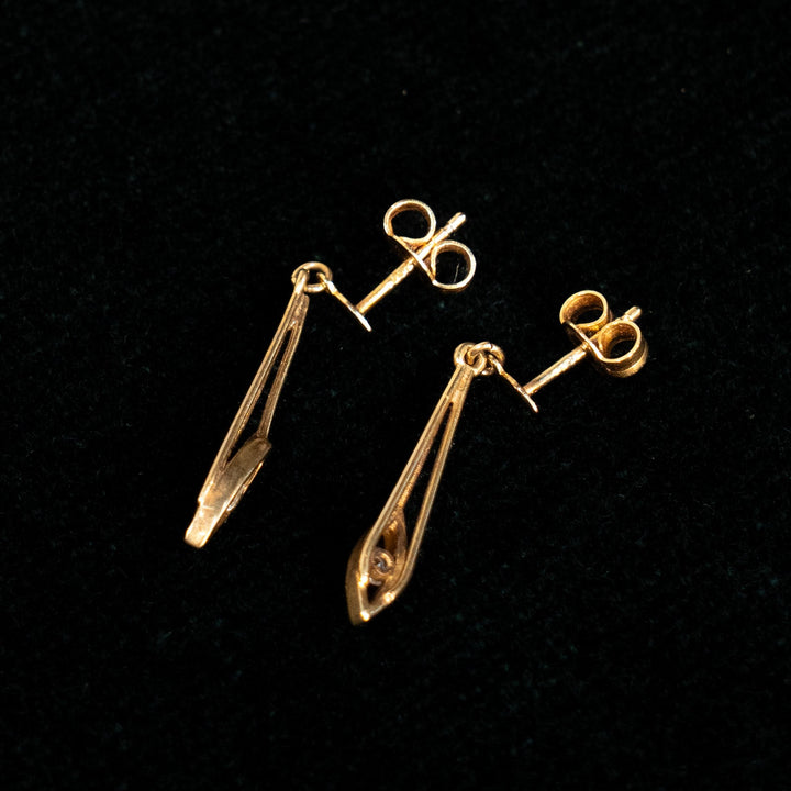 エレガントで洗練されたデザイン ドロップ ダングルピアス /23K