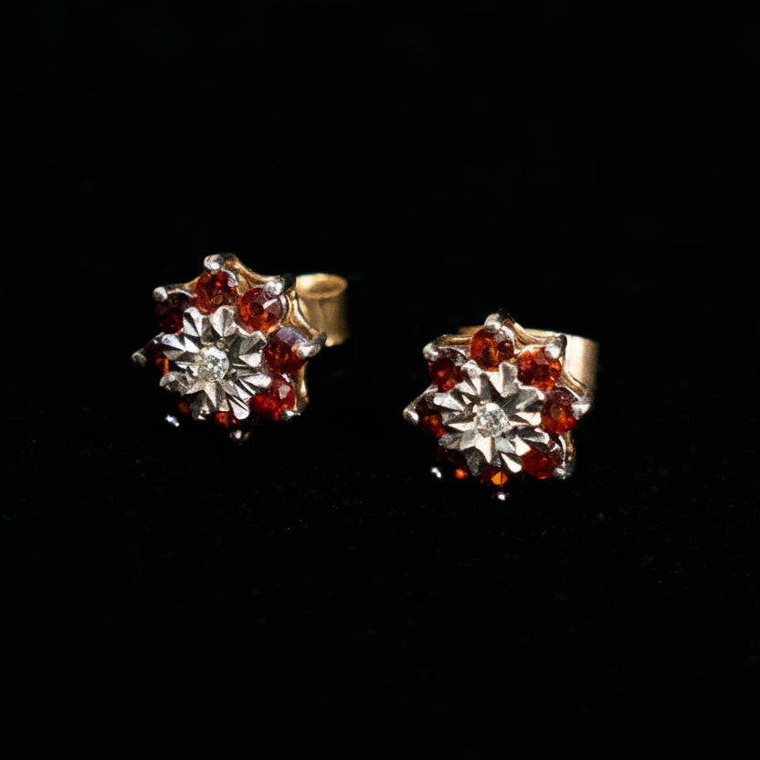 花が咲く様な華やかなデザイン ルビー クラスター ピアス /23K – THE