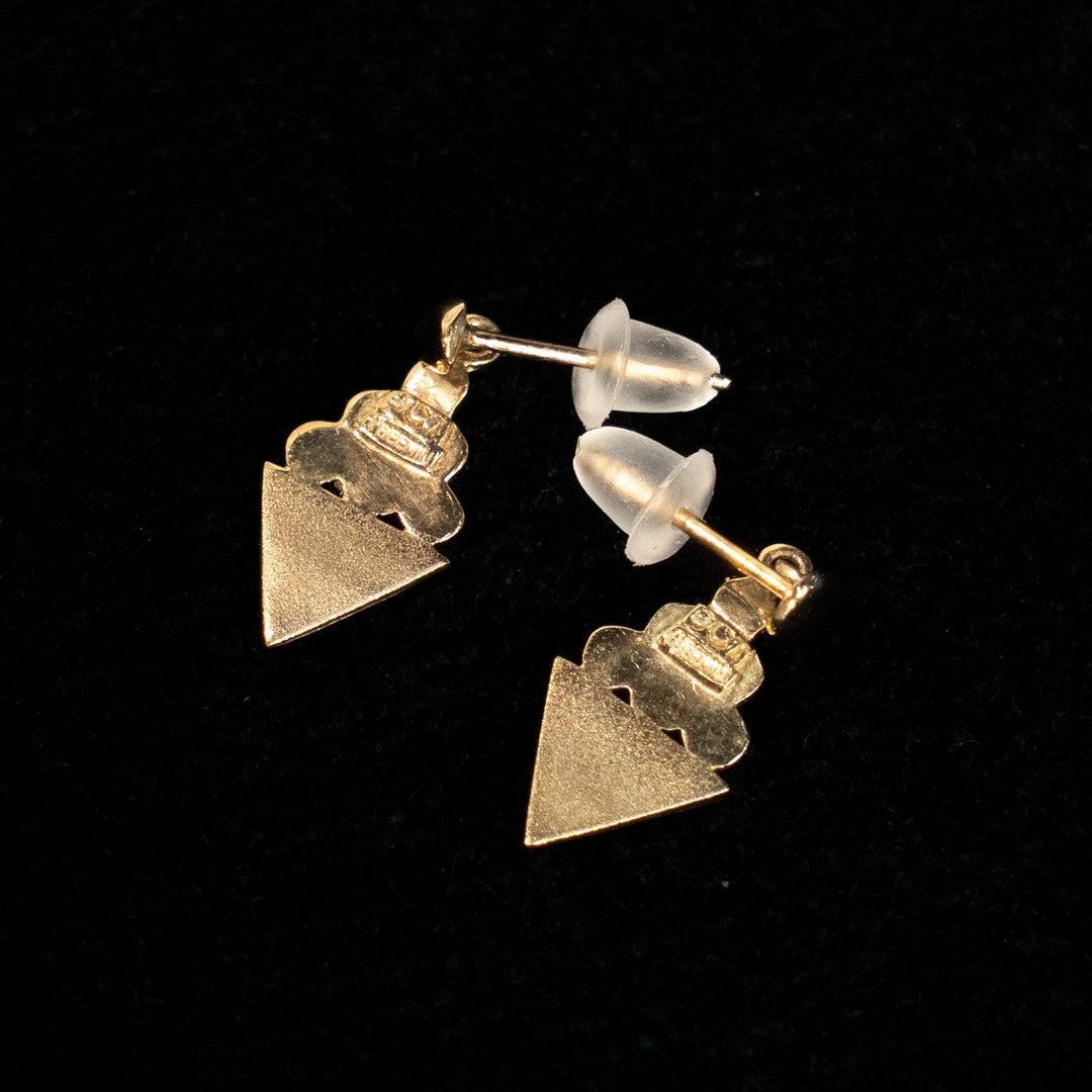 質感の違うトライアングルモチーフが並んだ上品なデザイン ドロップ ダングルピアス /23K