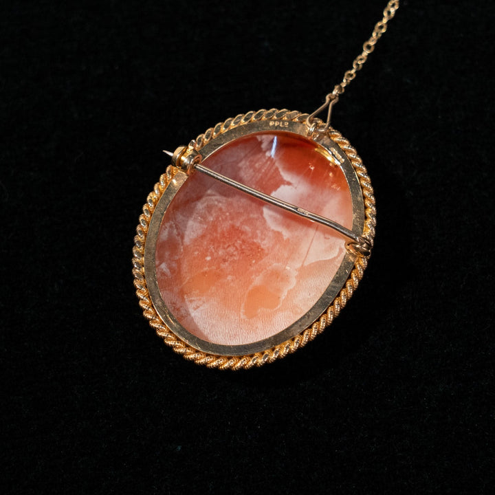 緻密で美しい彫刻が気品を感じる セーフティチェーン付き カメオブローチ /23K