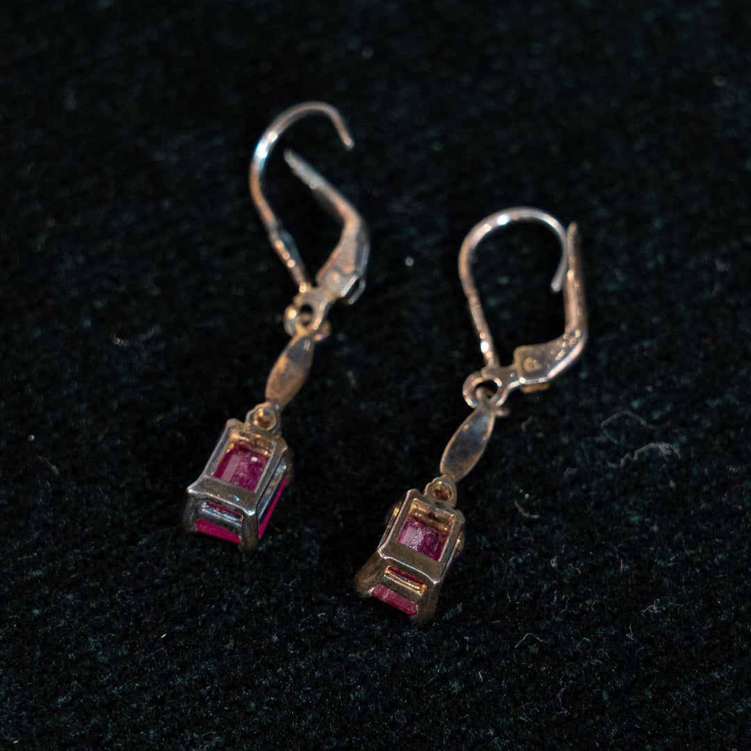 艶やかなピンクアゲートが耳元を華やかに彩る ドロップ ダングルピアス /23K