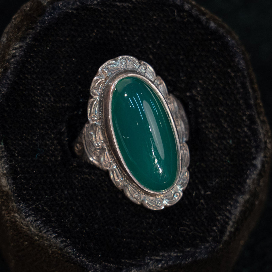 滑らかで美しいグリーンアゲートがエレガント シルバー アンティークリング /23K