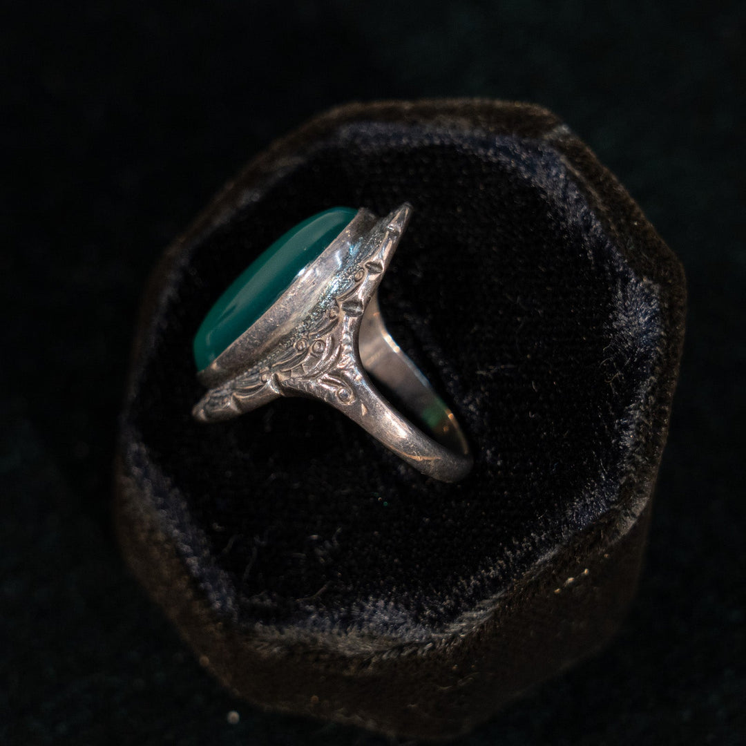 滑らかで美しいグリーンアゲートがエレガント シルバー アンティークリング /23K