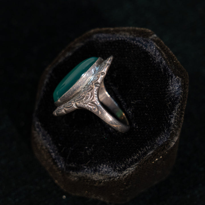 滑らかで美しいグリーンアゲートがエレガント シルバー アンティークリング /23K