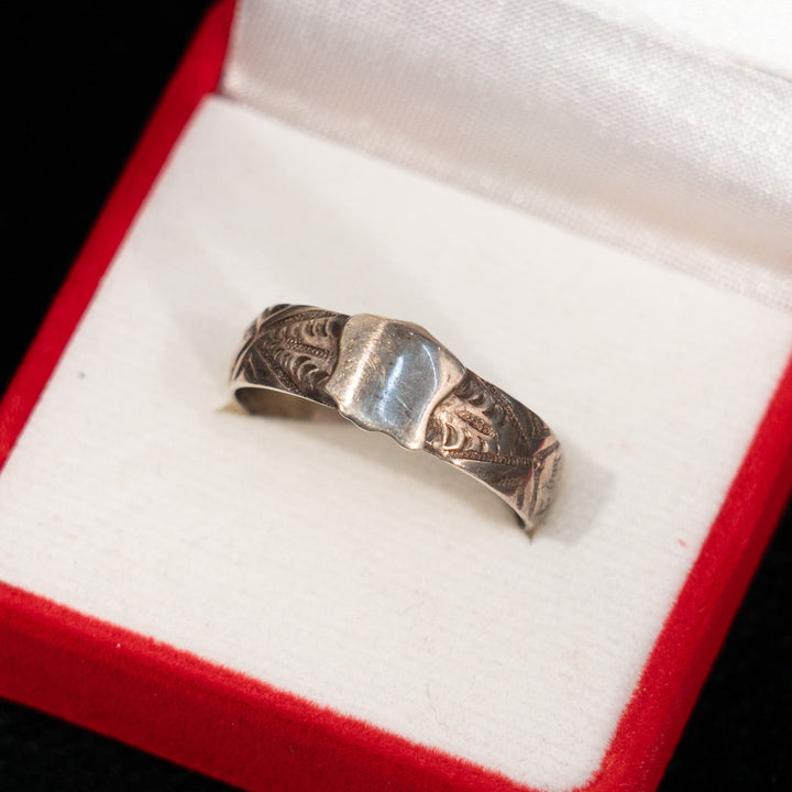 幾何学的で洗練されたデザインが光る アンティークリング /23K