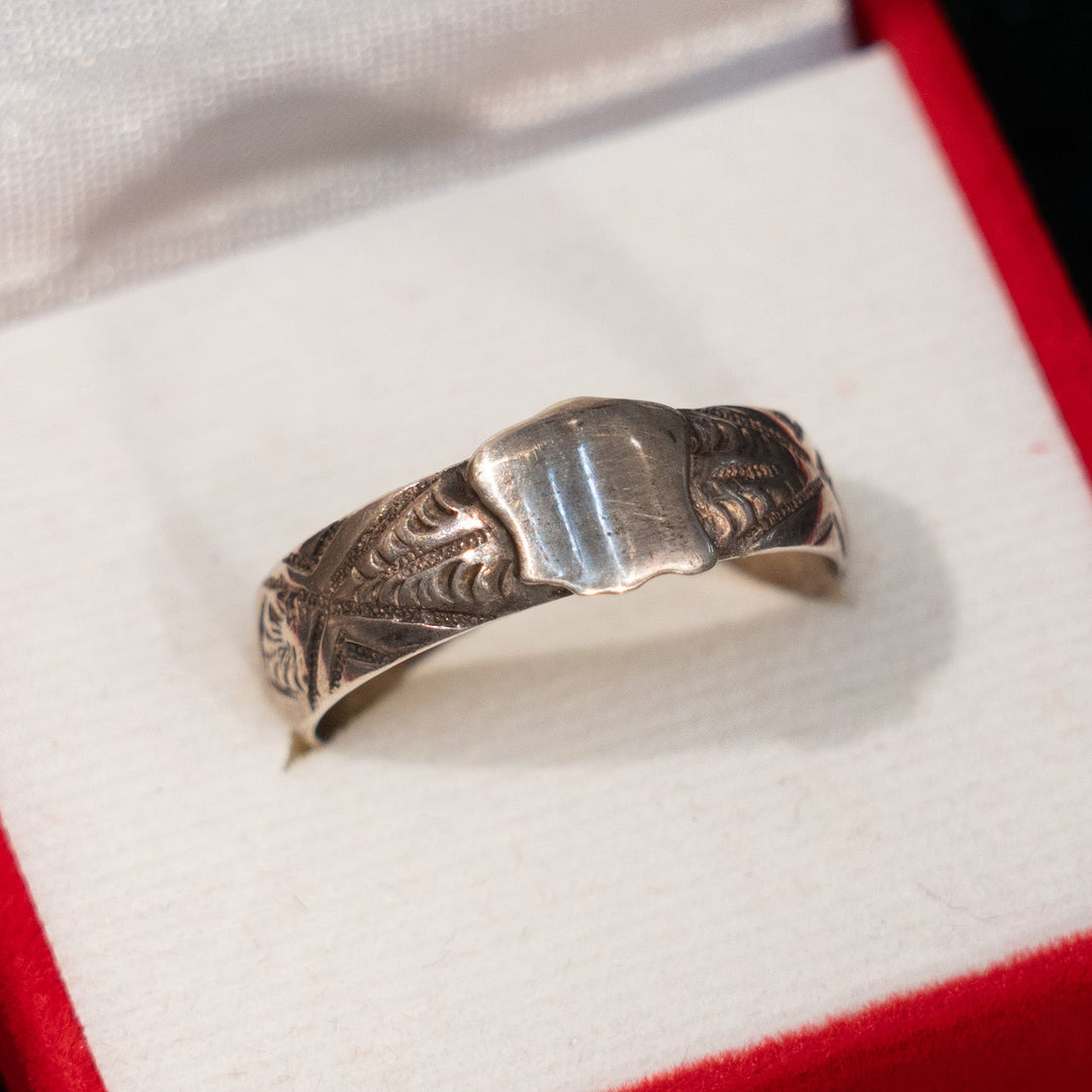 幾何学的で洗練されたデザインが光る アンティークリング /23K