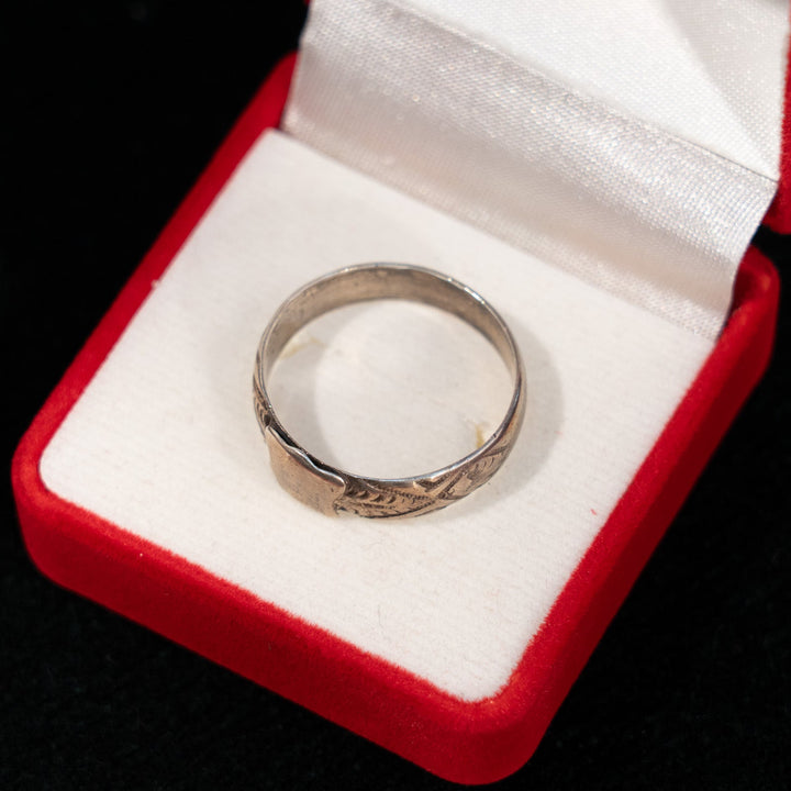 幾何学的で洗練されたデザインが光る アンティークリング /23K