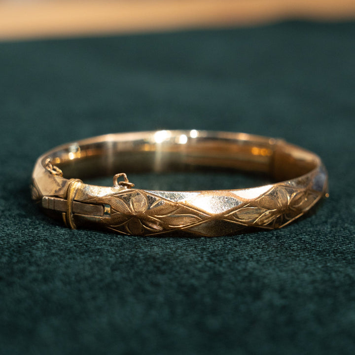 洗練されたシルエットに花の彫刻が印象的 シルバー ブレスレット /23K