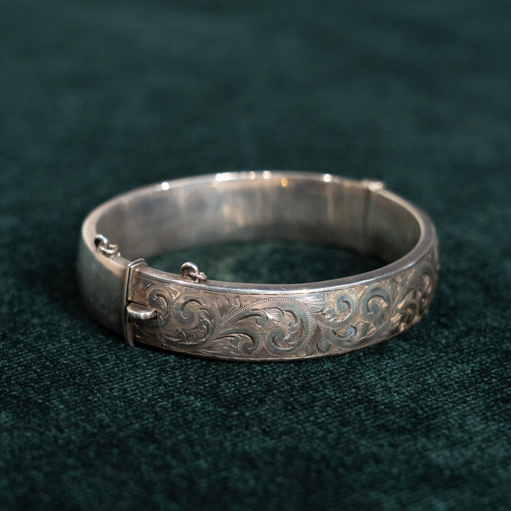 伝統的なアラベスクの彫刻が美しい シルバー ブレスレット /23K