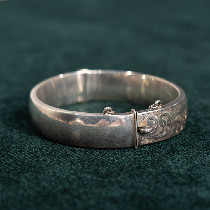 伝統的なアラベスクの彫刻が美しい シルバー ブレスレット /23K