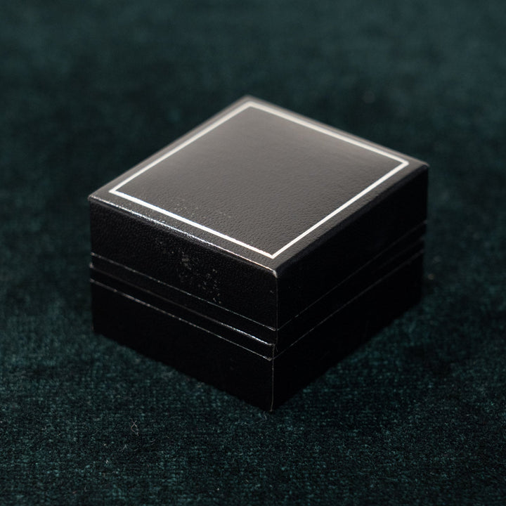 リーフモチーフにクリスタルガラスが輝く ドロップ ダングルピアス /23K