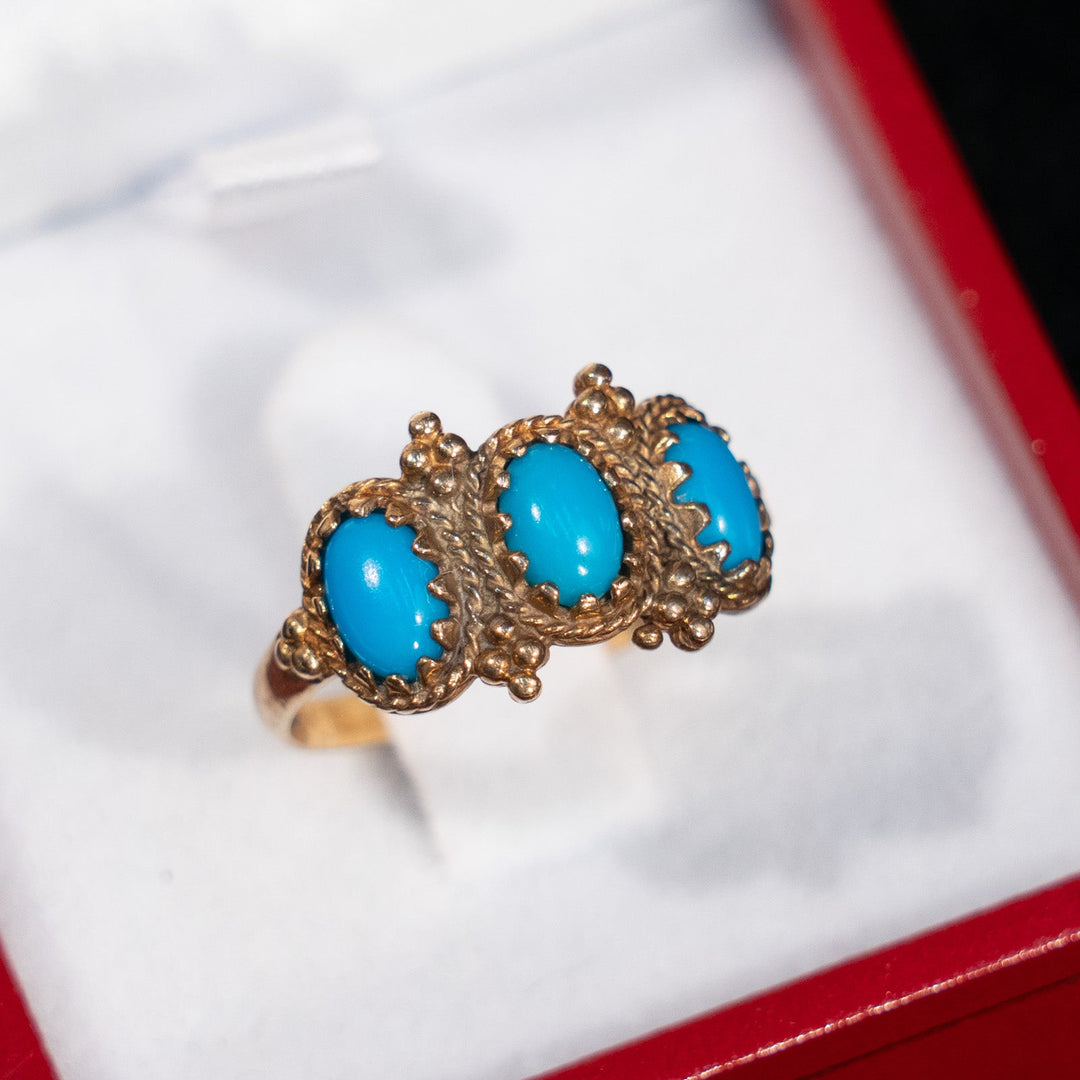 神秘的な空色が3石並ぶ ターコイズ トリロジー アンティークリング /23K