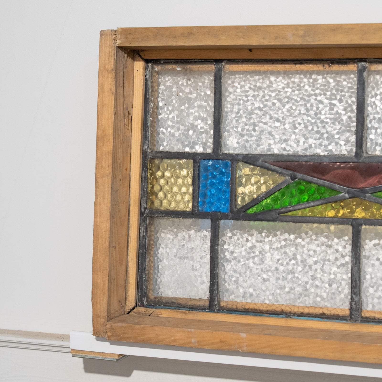 直線で描かれたすっきりとしたデザイン ステンドグラス 560×330 – THE