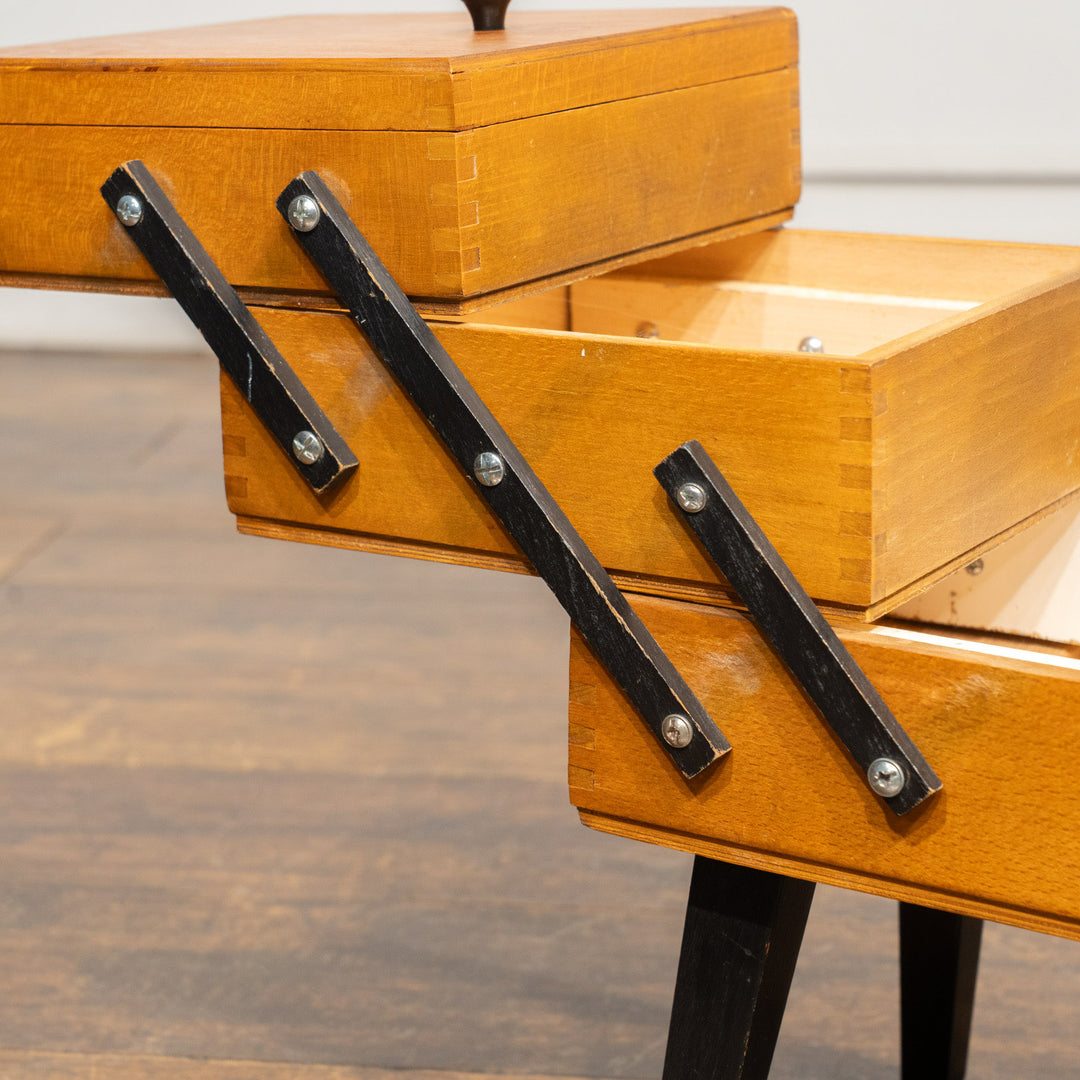 開くと横に大きく広がる使い勝手の良いデザイン ソーイングボックス /23K-B